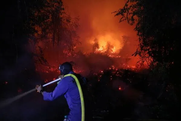 Haze Pushes Singapore Air Quality to 2026 High as Fires Rage Across Sumatra and Kalimantan